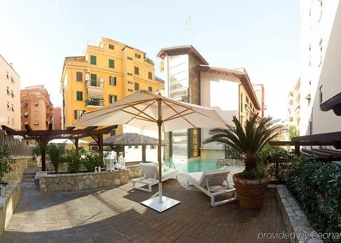Hotell The 3*
