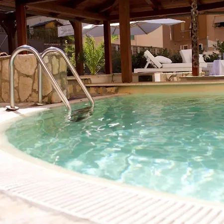 Hotel The 3*
