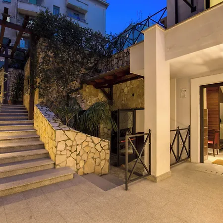 Hotel The 3*