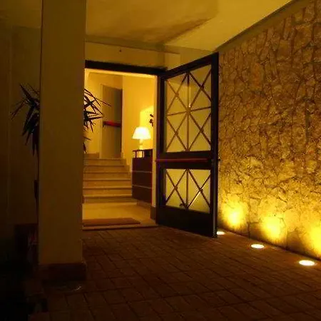 Hotel The 3*