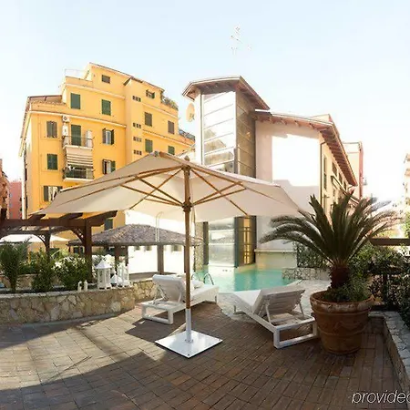 Hotel The 3*